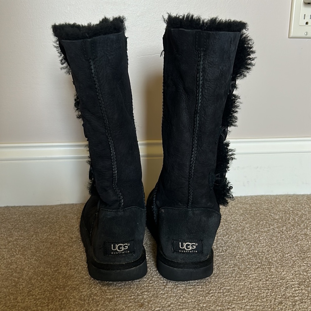 UGG Australia, black triple button Bailey boots - Picture 3 of 5